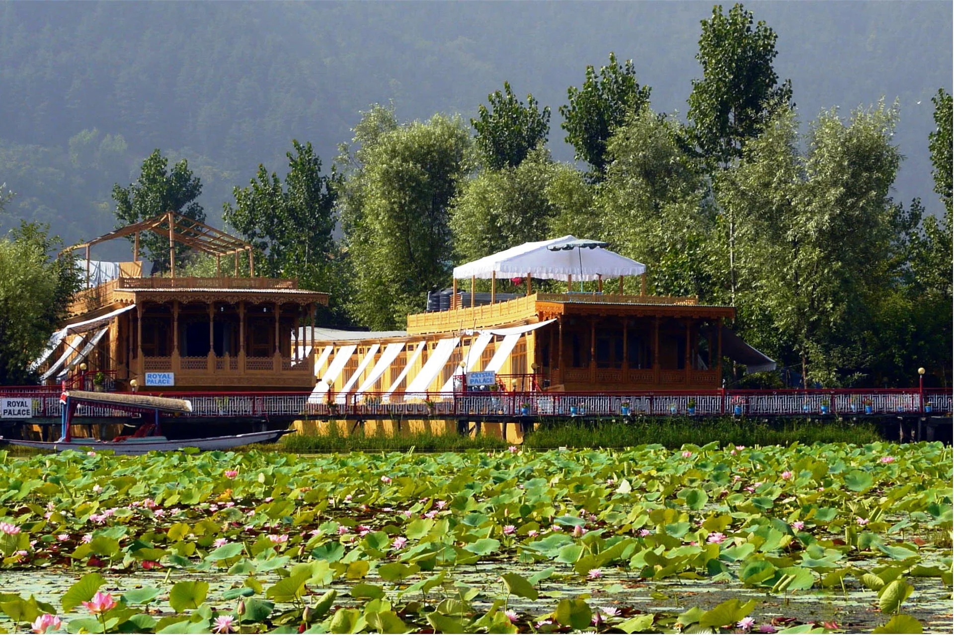 Super Deluxe Houseboat